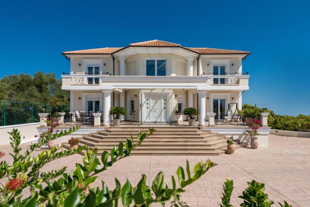 Frido Luxury With Jacuzzi Villa