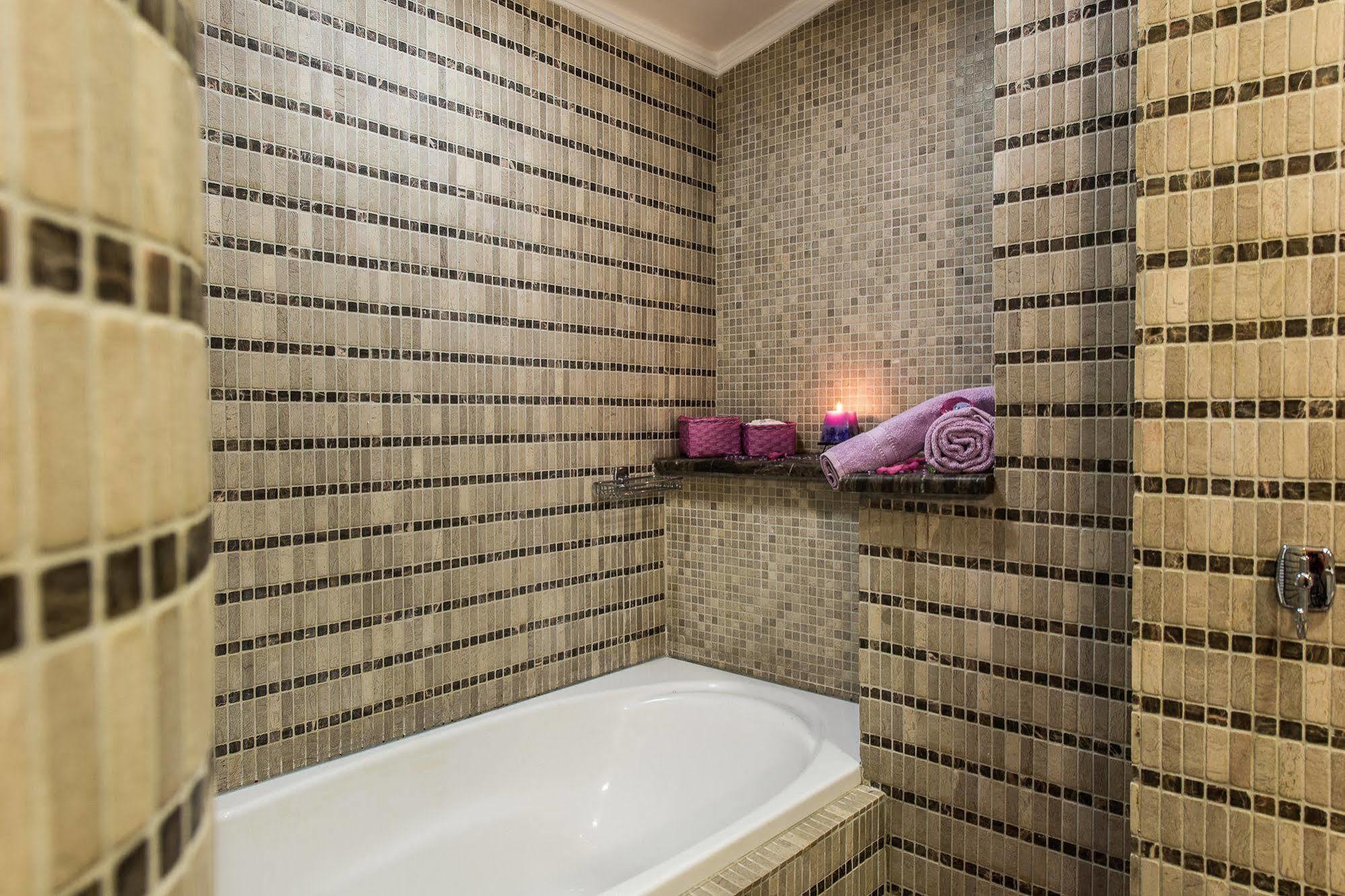 Frido Luxury With Jacuzzi Villa *